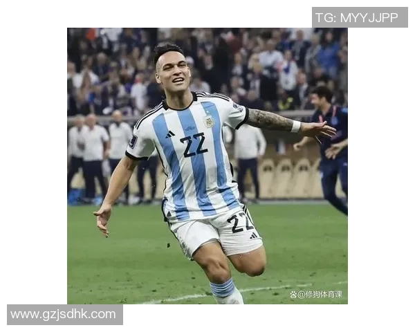 足球明星马丁内斯的辉煌历程与对足球的热爱之旅